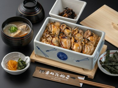 「秘伝のタレ」をたっぷり絡めていただく『牡蠣めし』