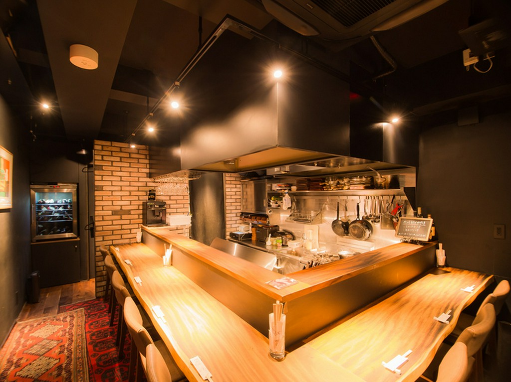 料理人の技を間近で楽しむカウンター席