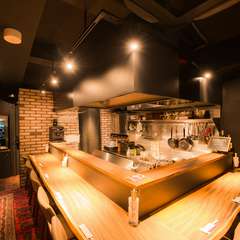 料理人の技を間近で楽しむカウンター席