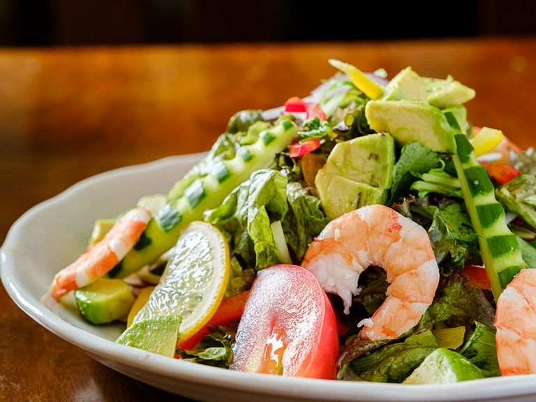 海老とアボカドと旬野菜をたっぷりと!『アボカドと海老のわさびソース』