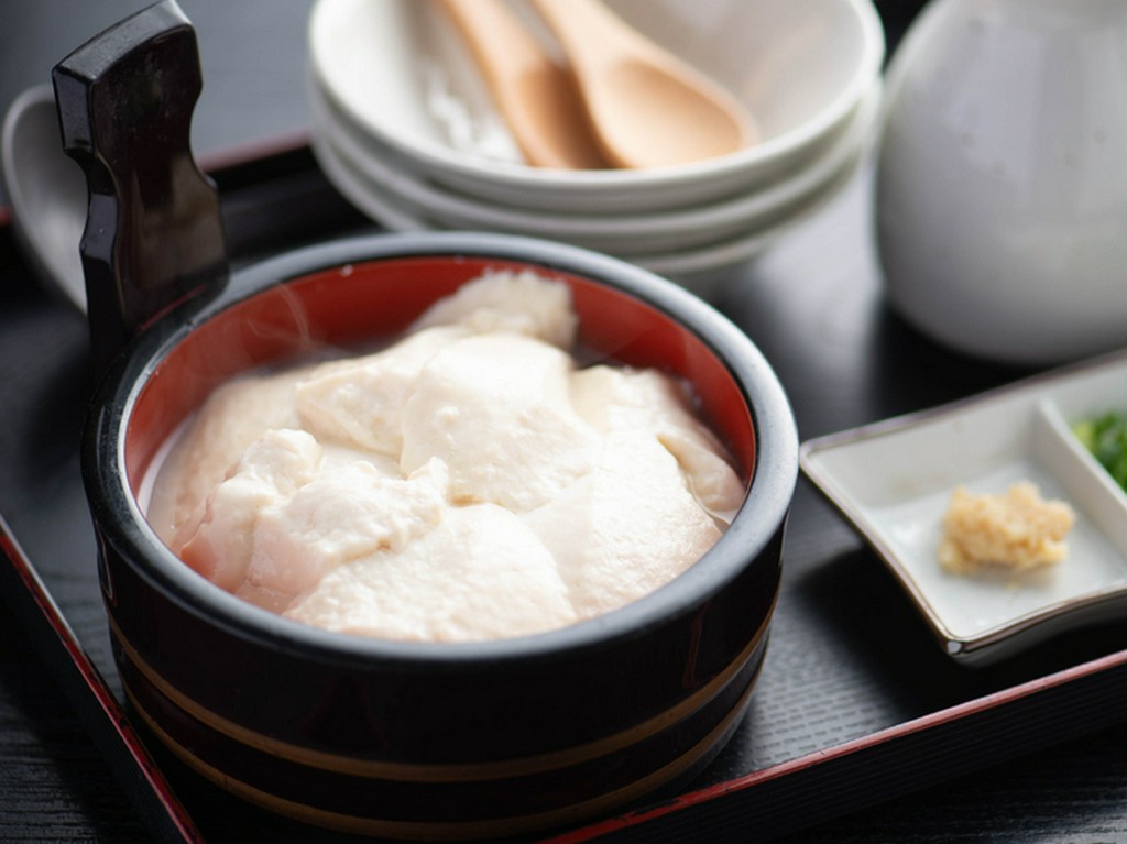 手間暇惜しまず丁寧につくられる、出来たての味わい『手打ちくみ上げ豆腐』