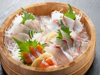 その日の鮮魚を存分に。季節の『刺身盛り合わせ』