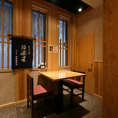 仕事帰りにふらりと立ち寄り、一人飲みもOK