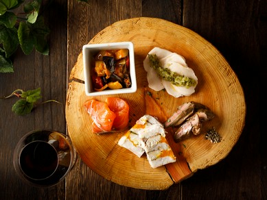 自然派ワイン「ヴァンナチュール」を中心に30種以上のワイン用意