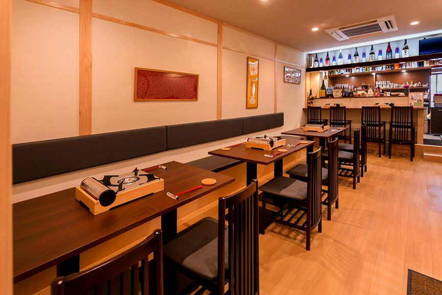 明るく清潔感のある和モダンな空間で、肩肘張らずにリラックス