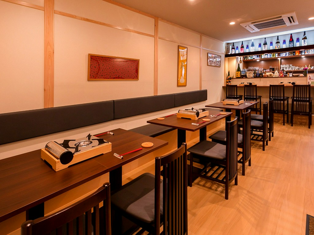 明るく清潔感のある和モダンな空間で、肩肘張らずにリラックス