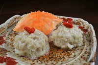 ジュワッと蟹のうま味が溢れ出る！
蟹を贅沢に使用した当店イチオシのしゅうまいです。