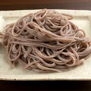 しゃぶしゃぶの〆にぴったり。コシのある『古代米うどん』