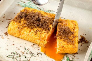 トロトロの黄身があふれ出す『トリュフかけトロ出汁巻き』