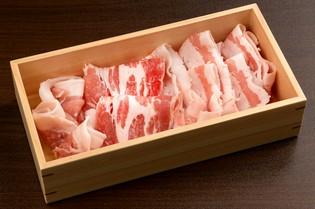 上質な脂をたっぷり蓄えた、岩手県産のブランド豚「白金豚」