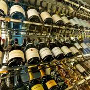 フランスワインをメインに世界各国のワインのお値打ち品から希少品まで、さまざまな品種を取り揃えています。お好みやお料理に合わせて、最適なものをご提案。ワインとフレンチのマリアージュをお楽しみ頂けます。