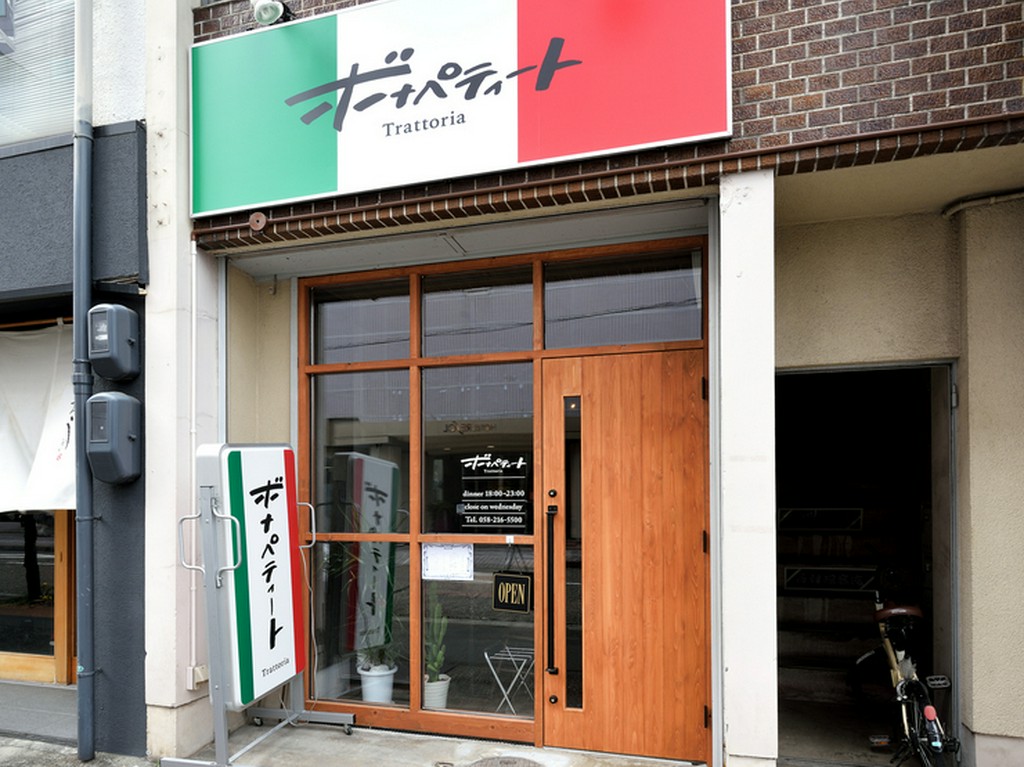 シェフがつくるのは、おいしい料理とアットホームな雰囲気