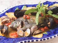 好きな魚を選べるのが魅力の『本日の魚を使ったアクアパッツァ』