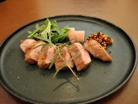 クセのない石見豚を網焼きで
自家製のマスタードと一緒にどうぞ。