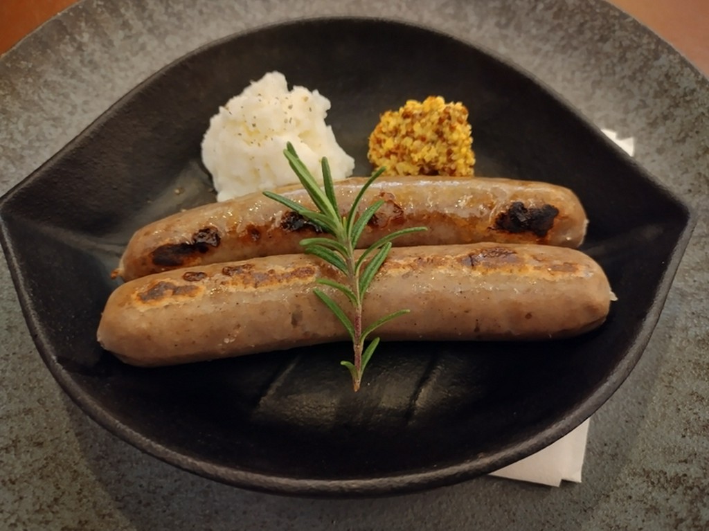 鹿肉ソーセージの鉄板焼き