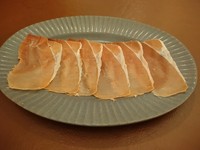 スペイン産　ハモンセラーノを使用しています