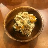 生ハム、ドライフルーツ、ハチミツ、マスカルポーネチーズで和えています。