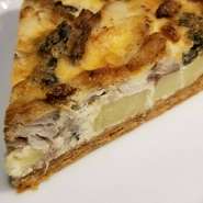 ほくほくのジャガイモと香ばしいサバ！素朴ながら人気商品です