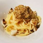 南イタリアの辛い発酵食品、ロザマリーナと明太子バターの組み合わせ。
クセになる美味しさです。