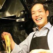 いろいろな料理でさまざまなワインを楽しんでほしいと、味付けや一皿のボリュームを調整。料理に合わせたワイン選びと、ワインに合わせた料理を提供することで、おいしさが増すとシェフは語ります。