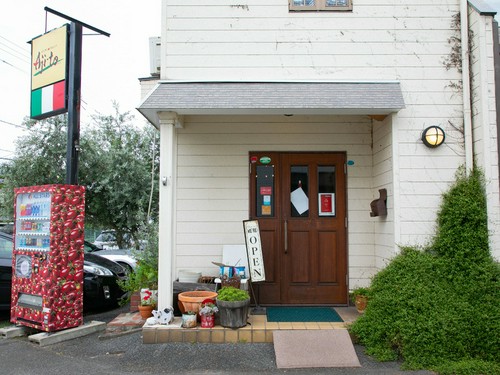 人気店だけにランチタイムも予約が安心。夜は貸し切り可能