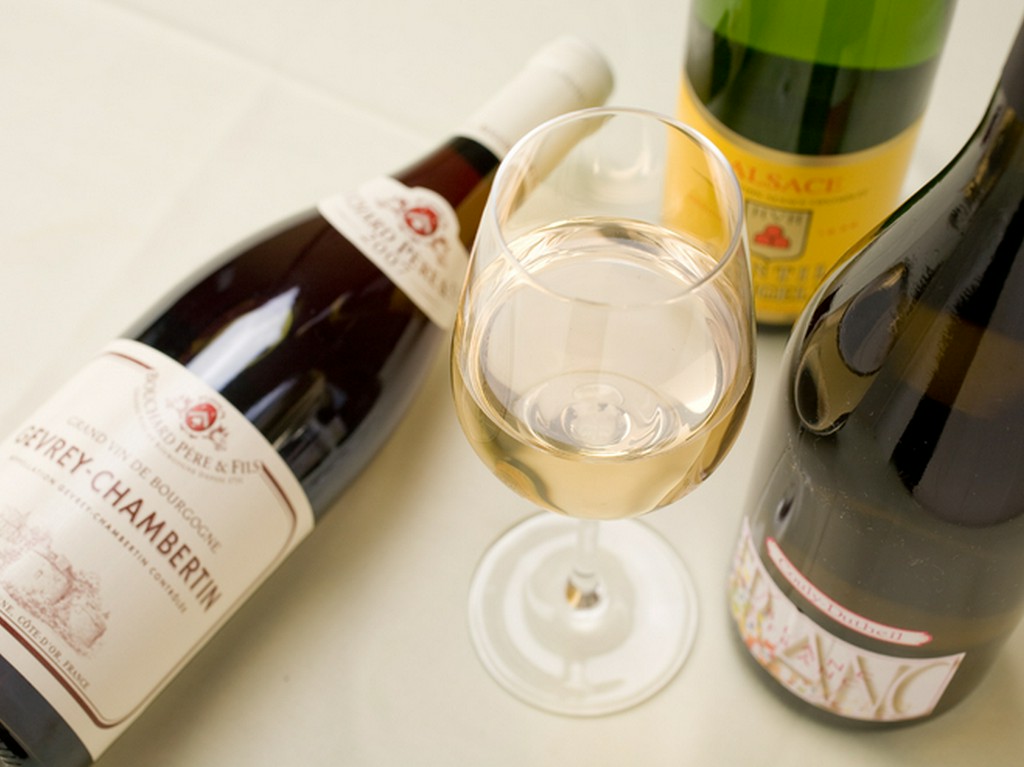 料理に合わせてセレクトされたフランス各地方のワイン