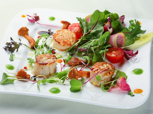 『帆立貝とジロールのサラダ仕立て』