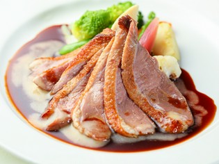 『バルバリー種鴨のポワレ　マデラ酒と赤ワインのソース』