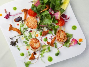 「鮮魚」「野菜」「ジビエ」。その時期の良質な素材でもてなす