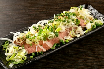 やわらかく、なめらかな『低温調理肉刺し　レバ刺しネギまみれ』