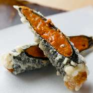 濃厚な旨みを閉じ込めた、サクッと香ばしい『うにの磯部巻』