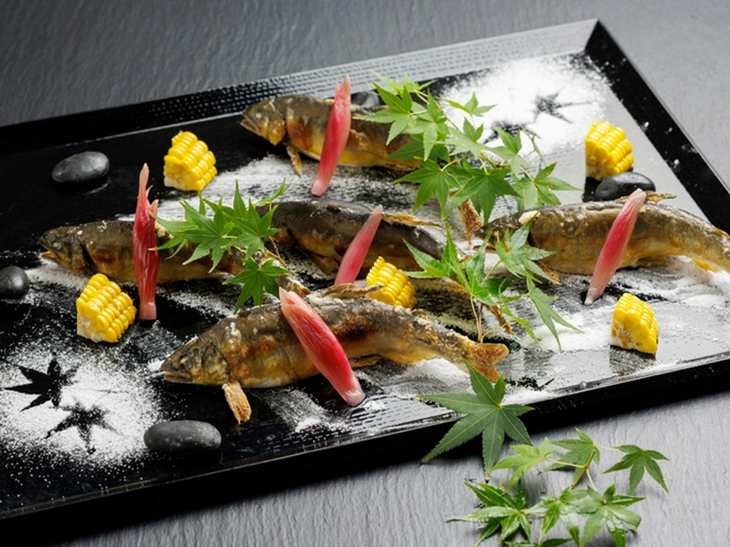 その日、その時季の季節の魚介をたっぷり堪能できる『造り盛合せ』