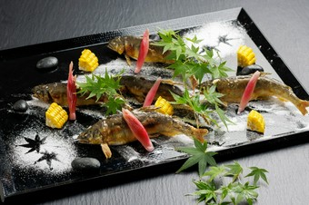 その日、その時季の季節の魚介をたっぷり堪能できる『造り盛合せ』