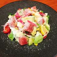 マグロとアボカドチーズ