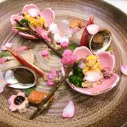 和歌山の旬を味わって頂く、京懐石をアレンジしたシェフおすすめのコースです
大切な記念日、会食などに！