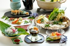 地元で採れたハモをふんだんに使った、ハモ尽くしのコースとなっております。