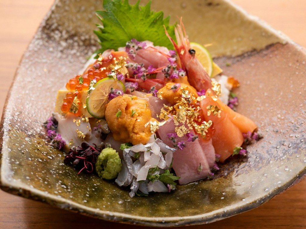 地元和歌山県の地魚をはじめ、シェフが吟味して厳選した新鮮魚介