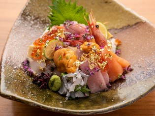 地元和歌山県の地魚をはじめ、シェフが吟味して厳選した新鮮魚介