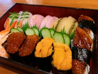 1号折     (7貫)   2200円(税込み)
1号半折 (11貫)  3300円(税込み)
2号折    (14貫)  4400円(税込み)