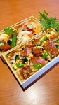 母の日限定のテイクアウト商品のご案内です🎁✨

【上段】
初夏の食材を使った京風のお惣菜が計25種類

【下段】
愛知県産のうなぎを香ばしく焼き上げ
自家製の寿司酢であわした酢飯にうなぎのタレでコクを出し