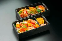 大トロ、ウニ、イクラなど豪華食材をふんだんに