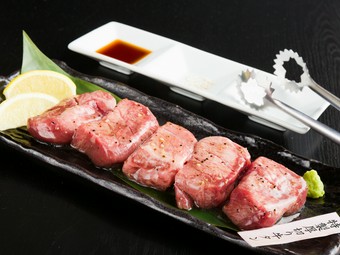 薄切り牛タンとの食べ比べがおすすめの『特製厚切り牛タン』