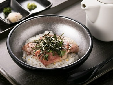 肉とだしの旨さの共演『田子牛の炙り出汁茶漬け』