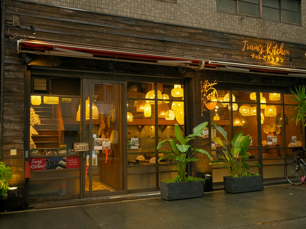 各線「本町駅」から徒歩3分。フロア貸し切りパーティーも受付中