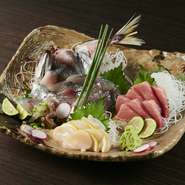 厳選マグロと本日のオススメの鮮魚三点盛です。
※単品もご用意しております。