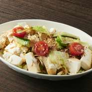 醤油ベースのドレッシングを使用したヘルシーなサラダです。
※ハーフサイズもご用意しております。