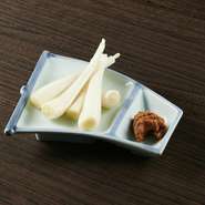 隠れ人気メニューです。
特製のお味噌でお召し上がりください。