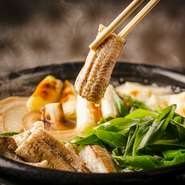 ふぐちり、う鍋(コース限定)と鍋料理もご用意しております。厳選食材の旨味が溶け込んだお出汁は格別です。