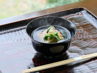 落ち着いた大人の雰囲気で二人の時間を