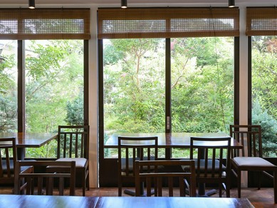 プライベート空間で食事を楽しめる個室も完備